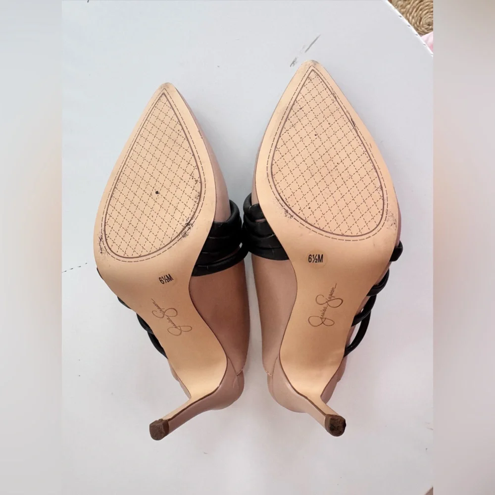 Elegant Jessica Simpson Nude & Black Mule Heel Size 6.5 - Picture 9 of 9
